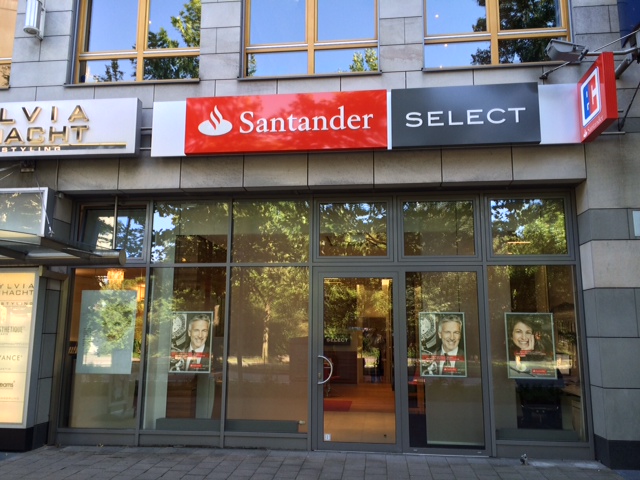 Eine Filiale der Santander Consumer Bank in Hamburg